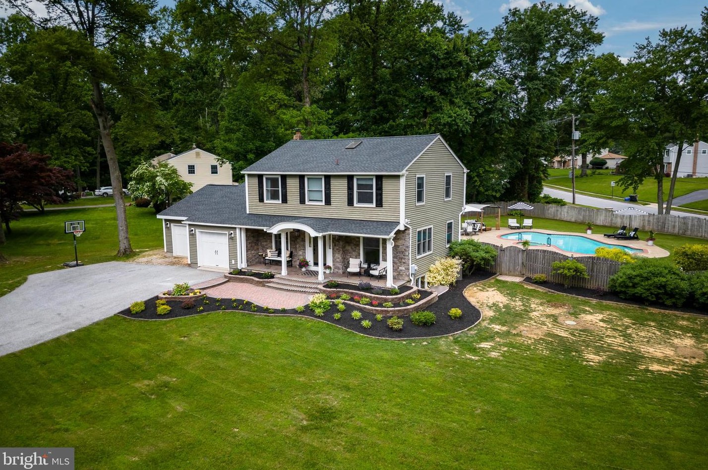 400 Rennard Dr, Exton, PA 19341-1723