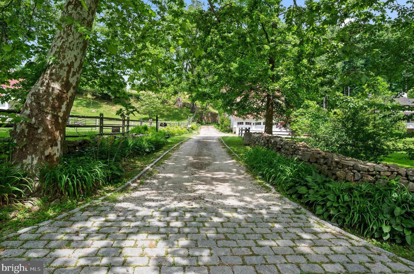 1129 Davis Ln, Chester Springs, PA 19425