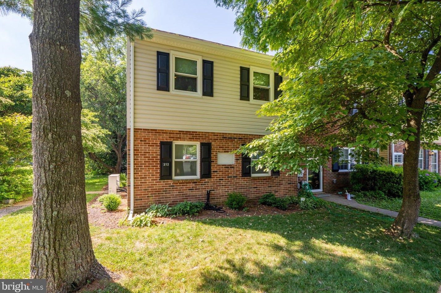 212 Brecknock Ter, West Chester, PA 19380-2155