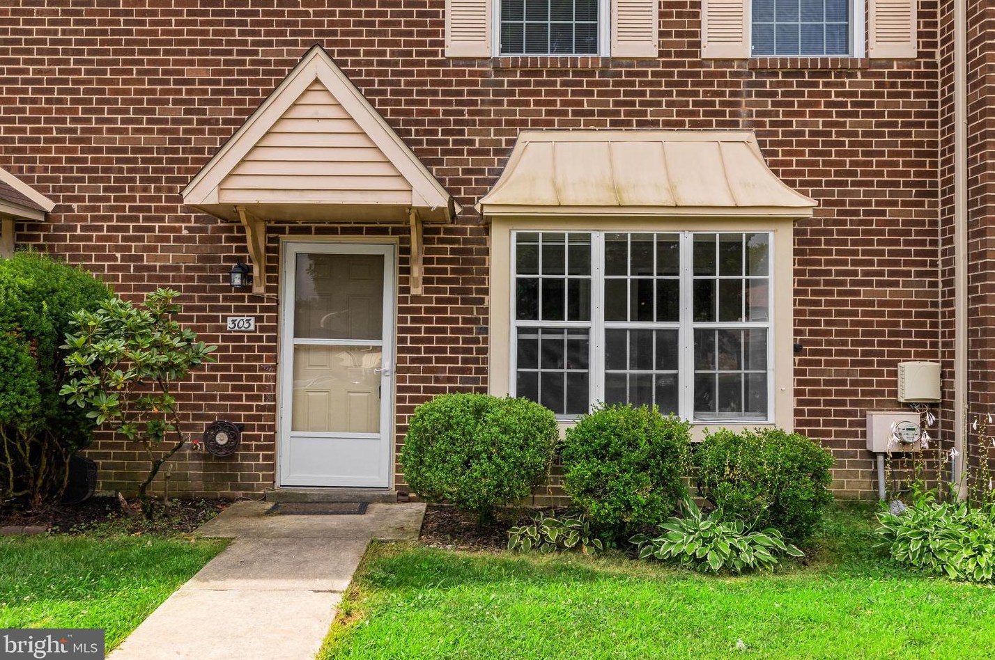 303 Kidwelly Ct, Exton PA  19341-1423 exterior