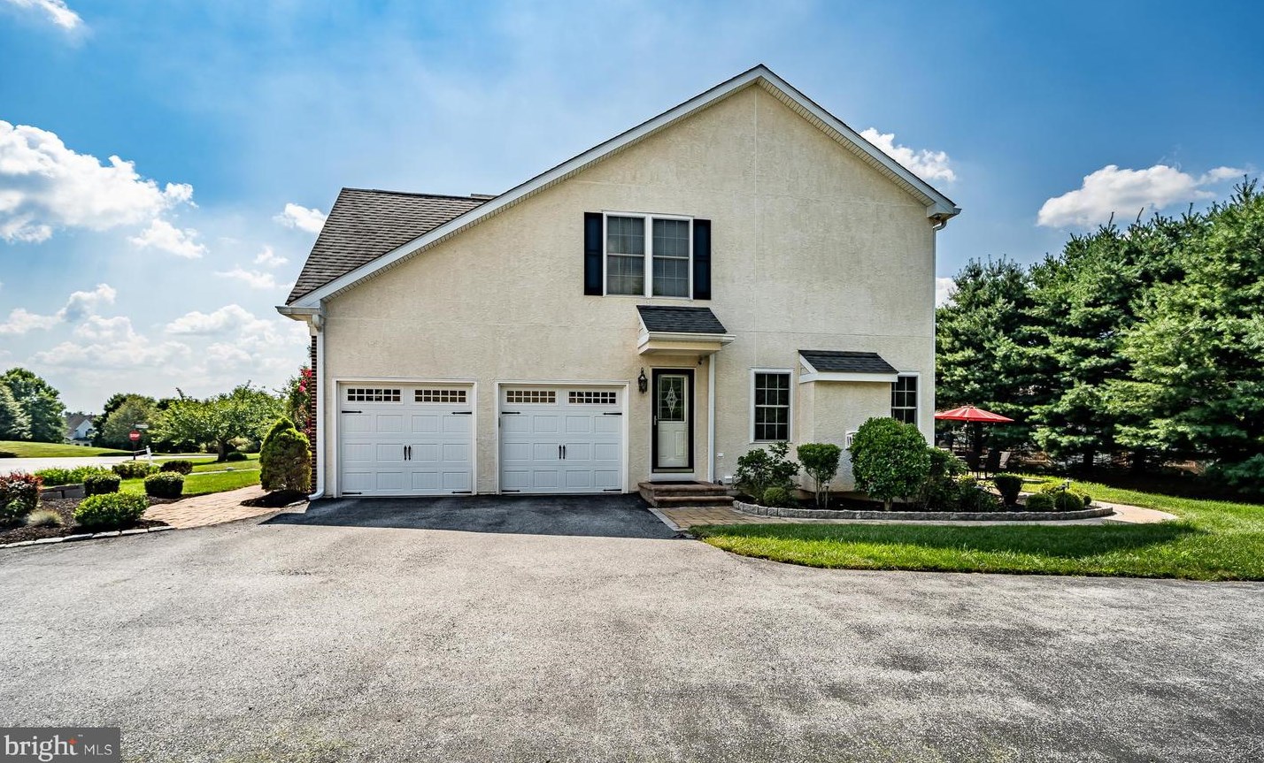 4 Avondale Cir, Exton PA 19341-2374 exterior