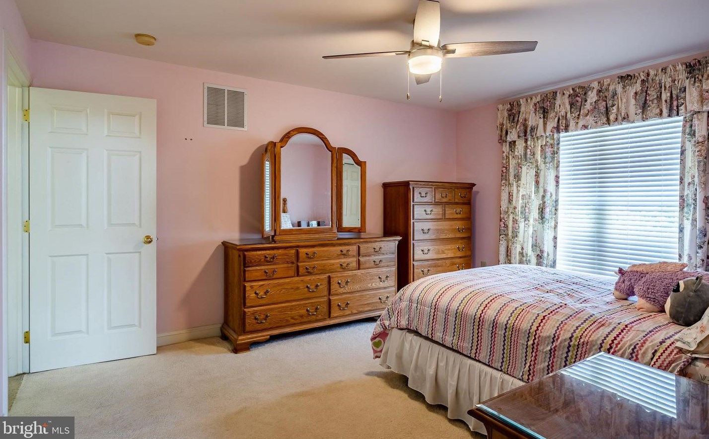 4 Avondale Cir, Exton PA 19341-2374 exterior