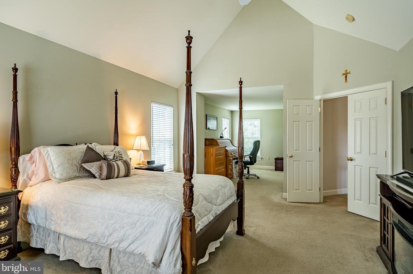 4 Avondale Cir, Exton PA 19341-2374 exterior