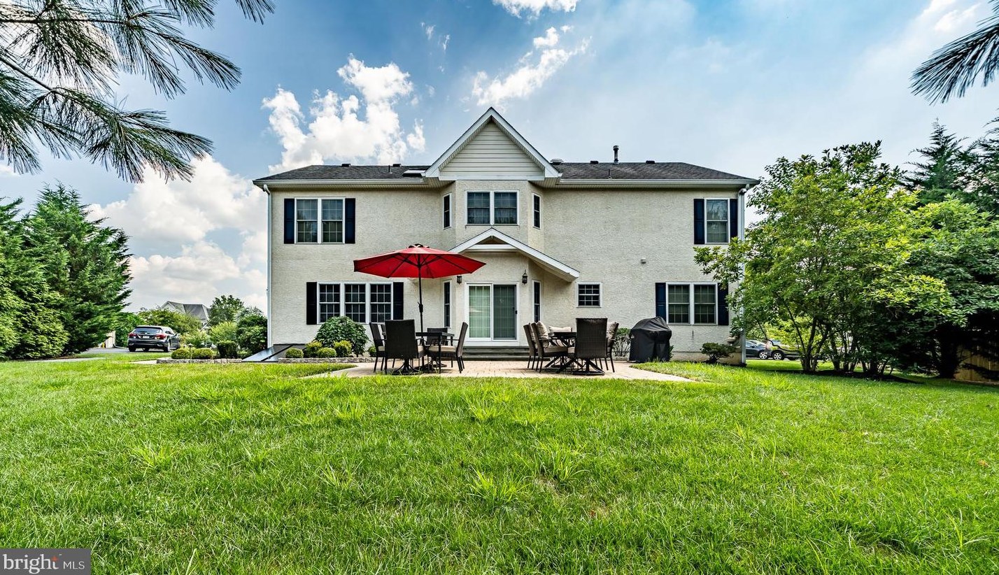 4 Avondale Cir, Exton PA 19341-2374 exterior