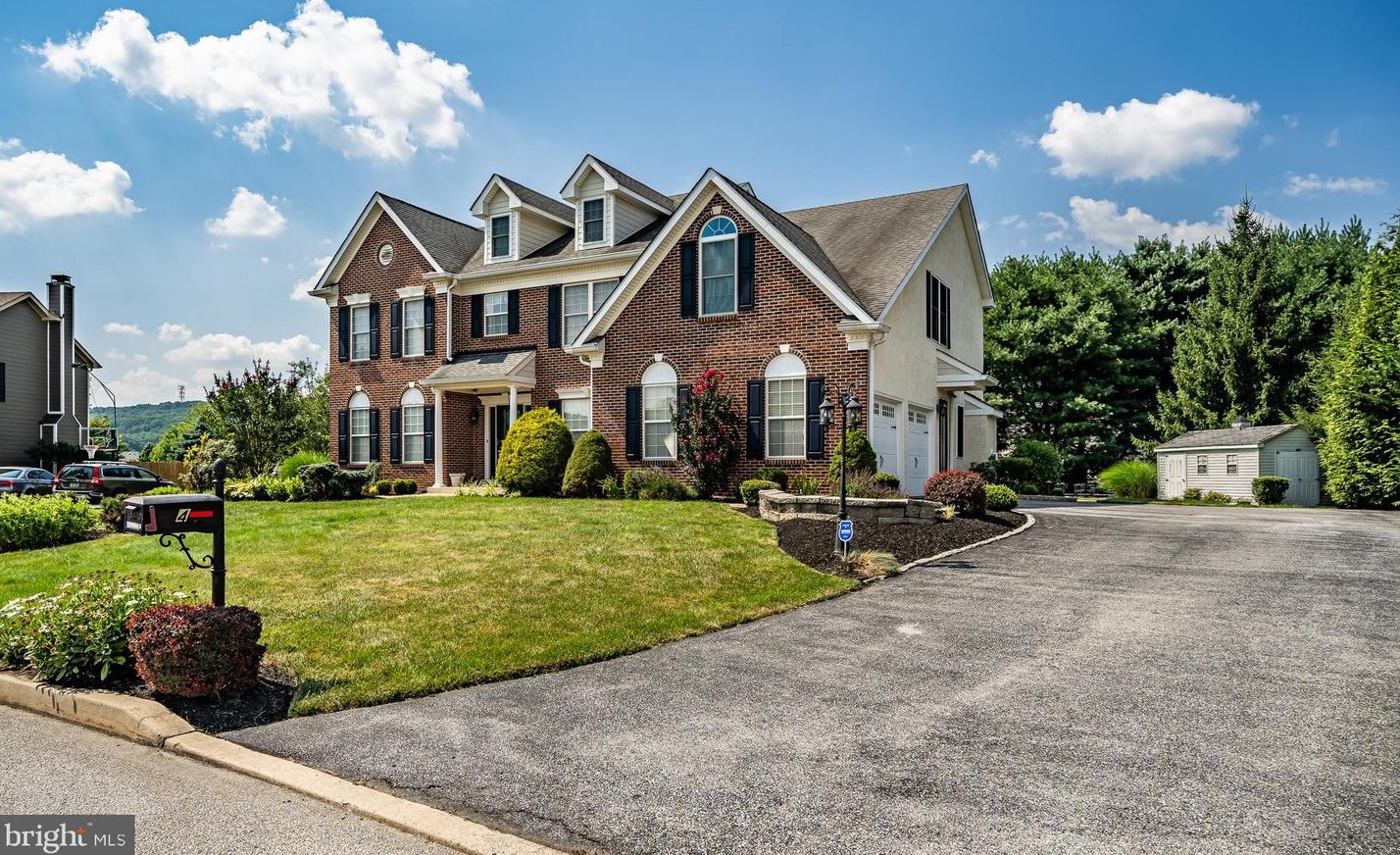 4 Avondale Cir, Exton, PA 19341-2375