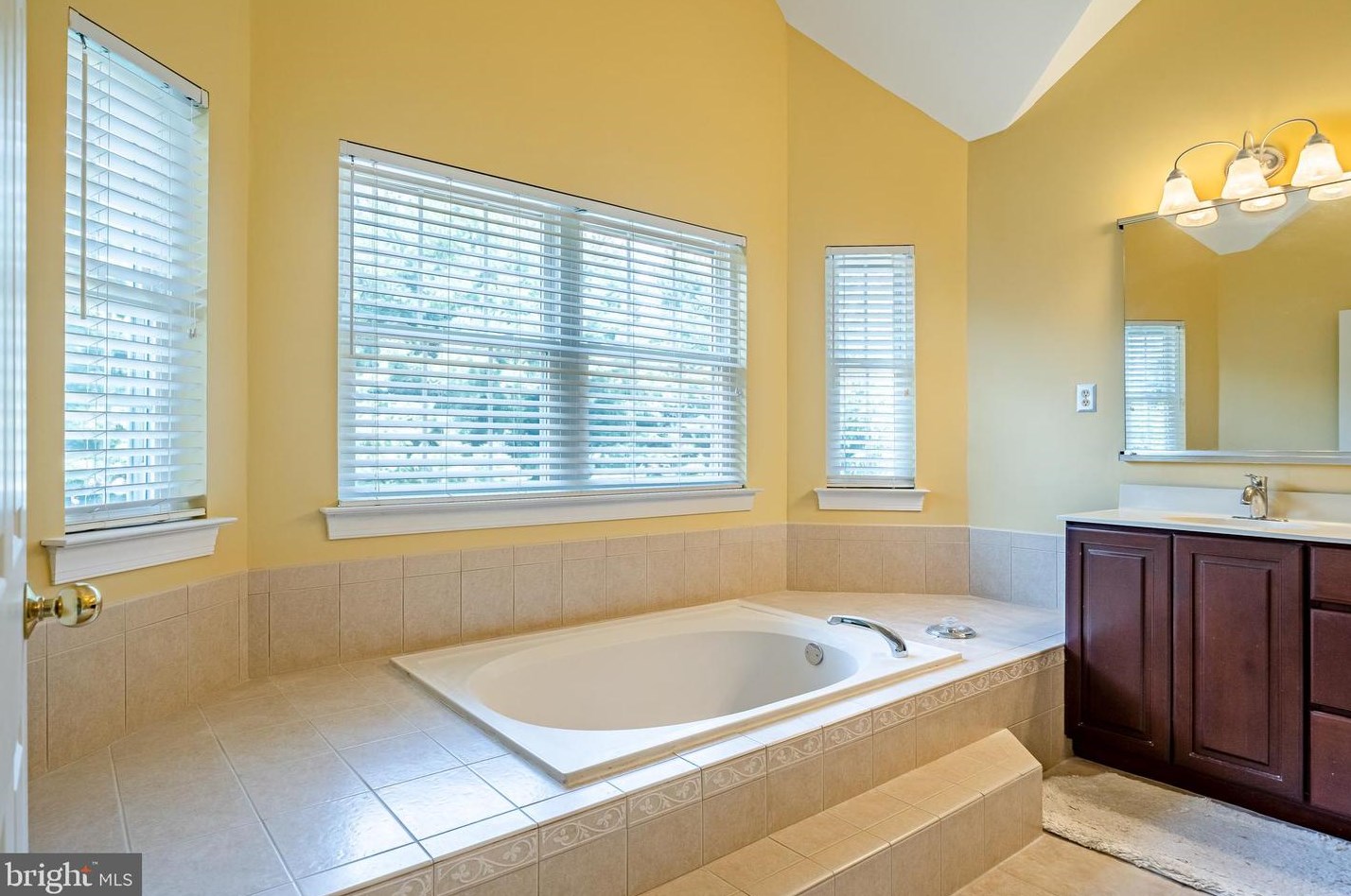 4 Avondale Cir, Exton PA 19341-2374 exterior