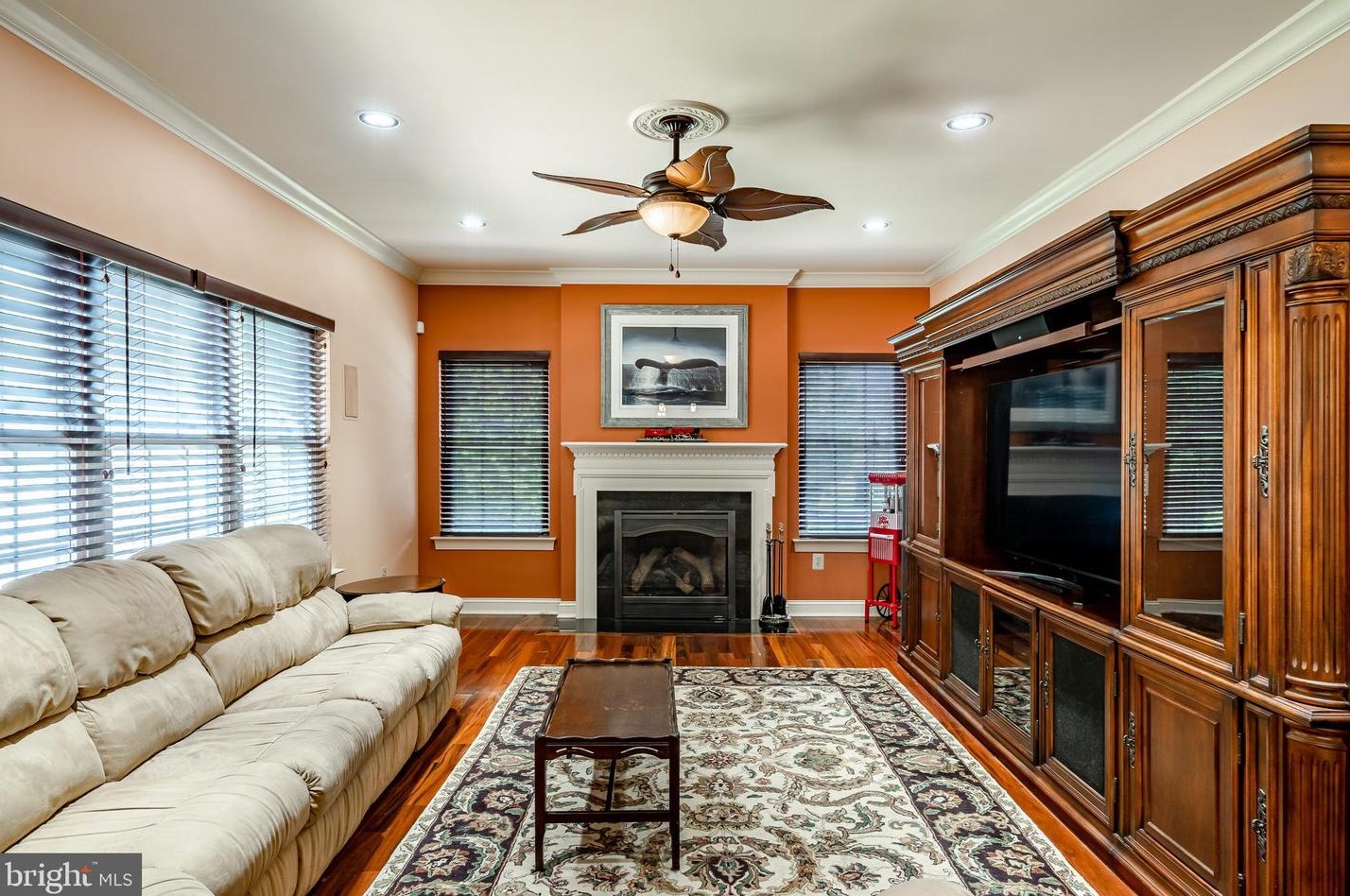 4 Avondale Cir, Exton PA 19341-2374 exterior