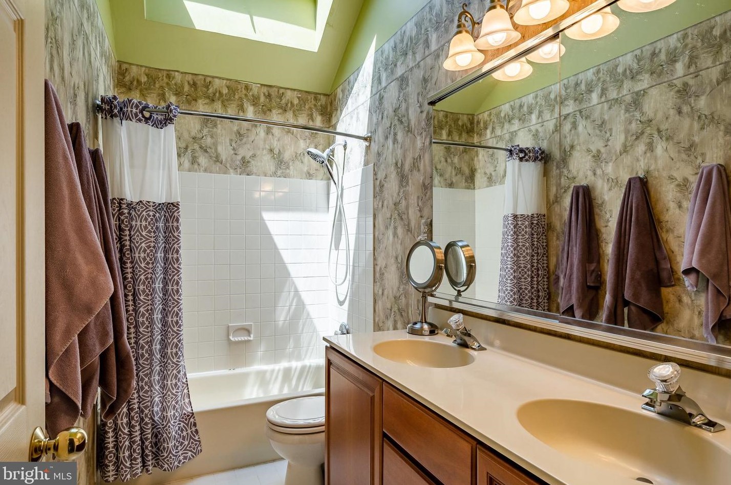 4 Avondale Cir, Exton PA 19341-2374 exterior