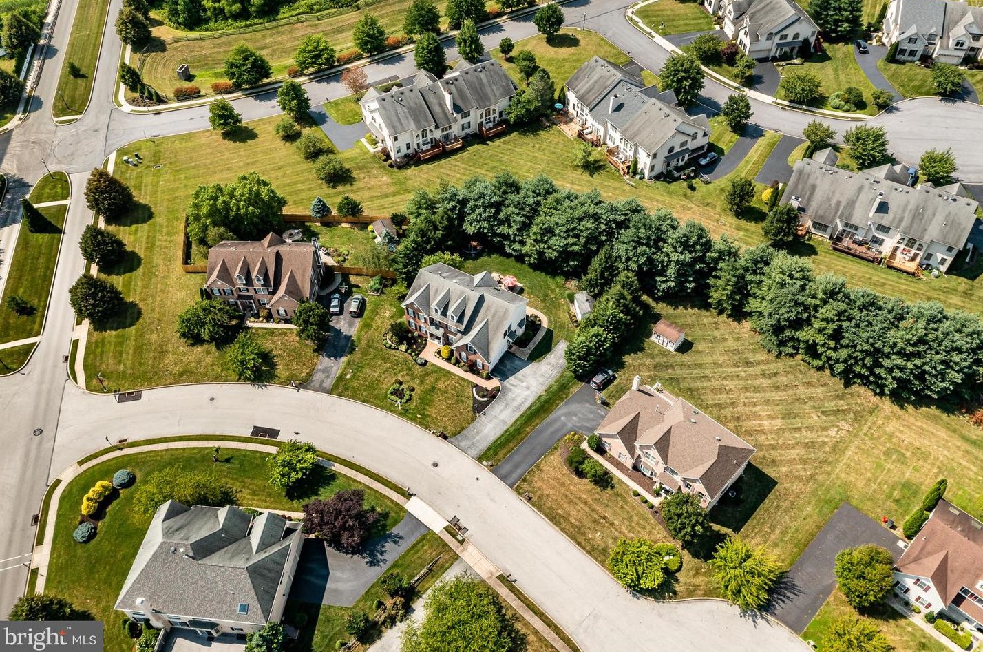 4 Avondale Cir, Exton PA 19341-2374 exterior