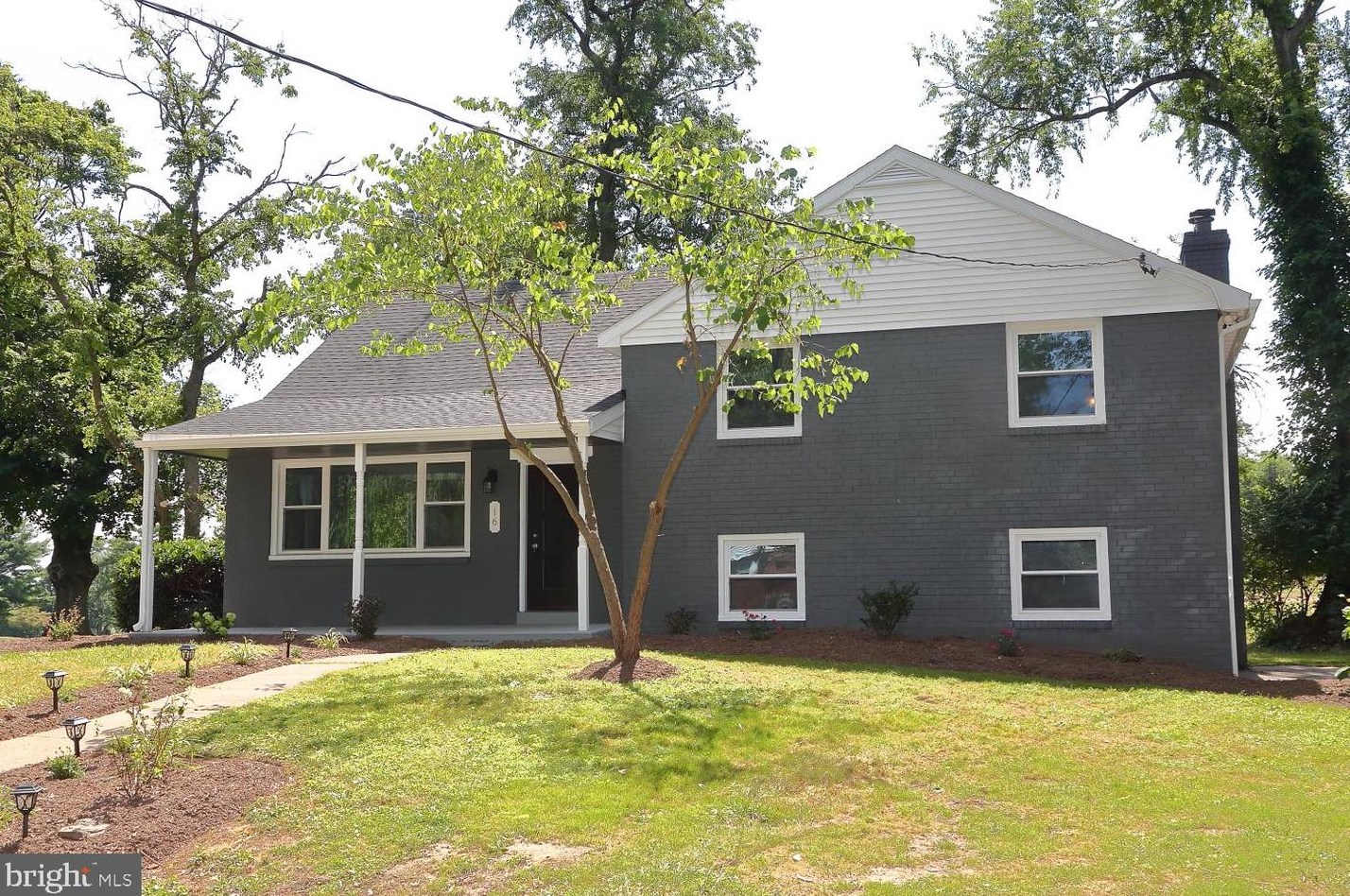 16 Fairway Dr, Frazer, PA 19355