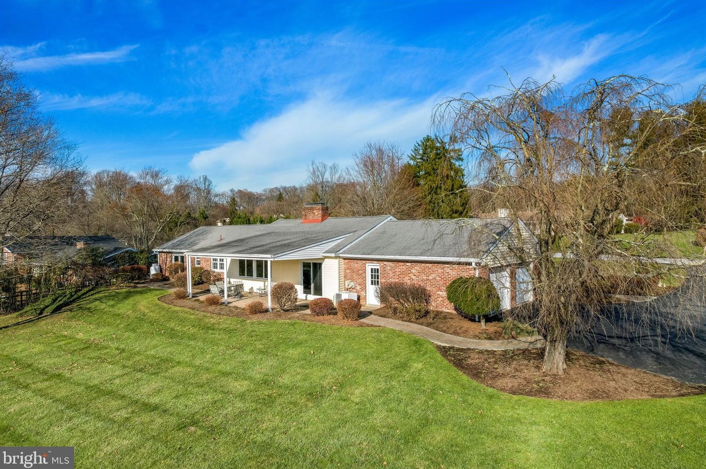 966 Penn Dr, West Chester, PA 19380-4352