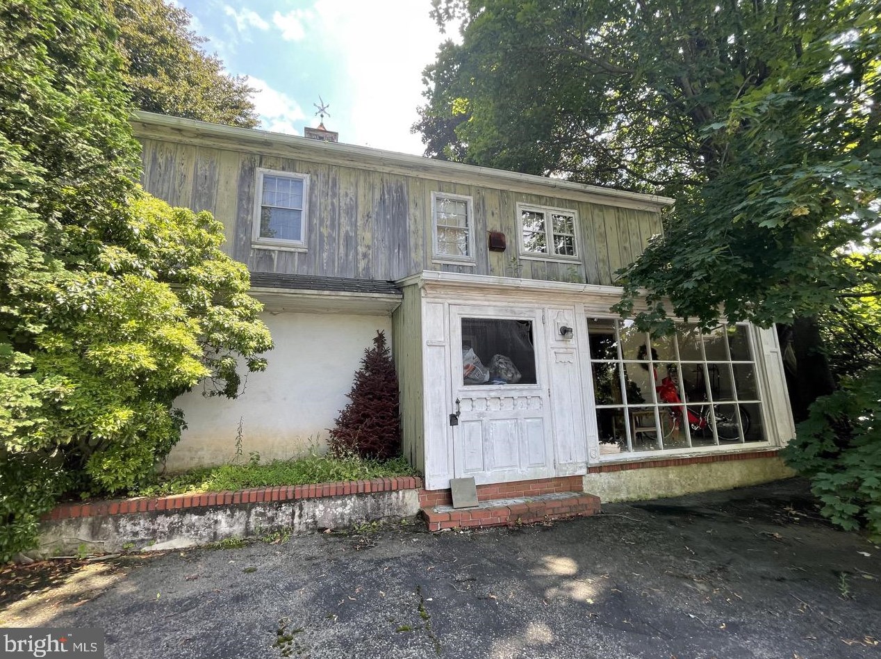 733 Price St, West Chester PA  19382-2185 exterior