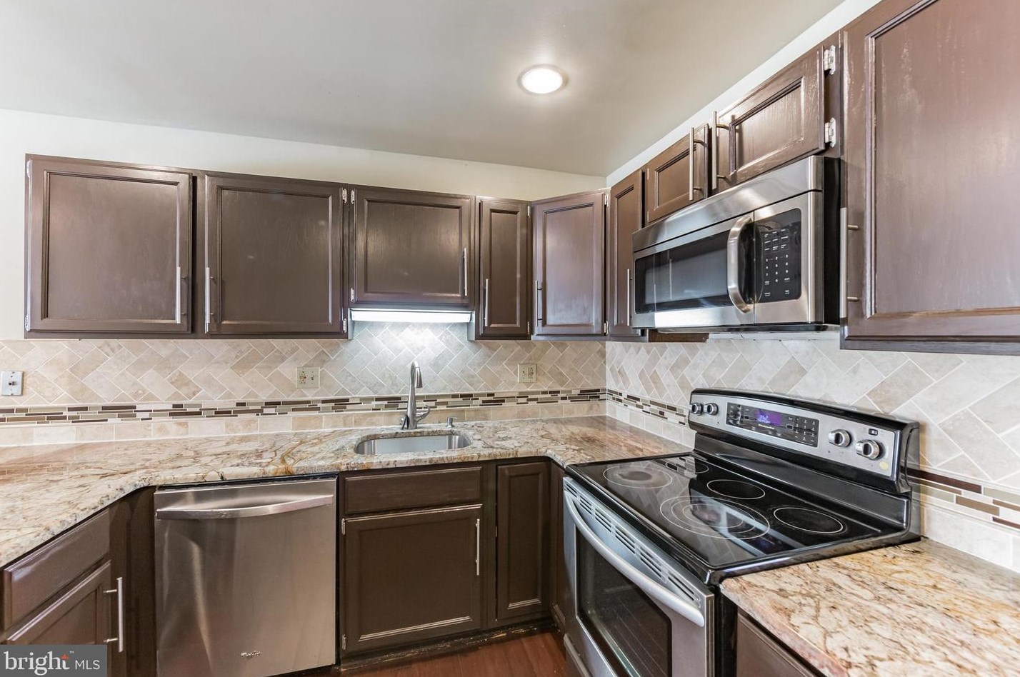 390 Lynetree Dr, West Chester PA 19380-1707 exterior