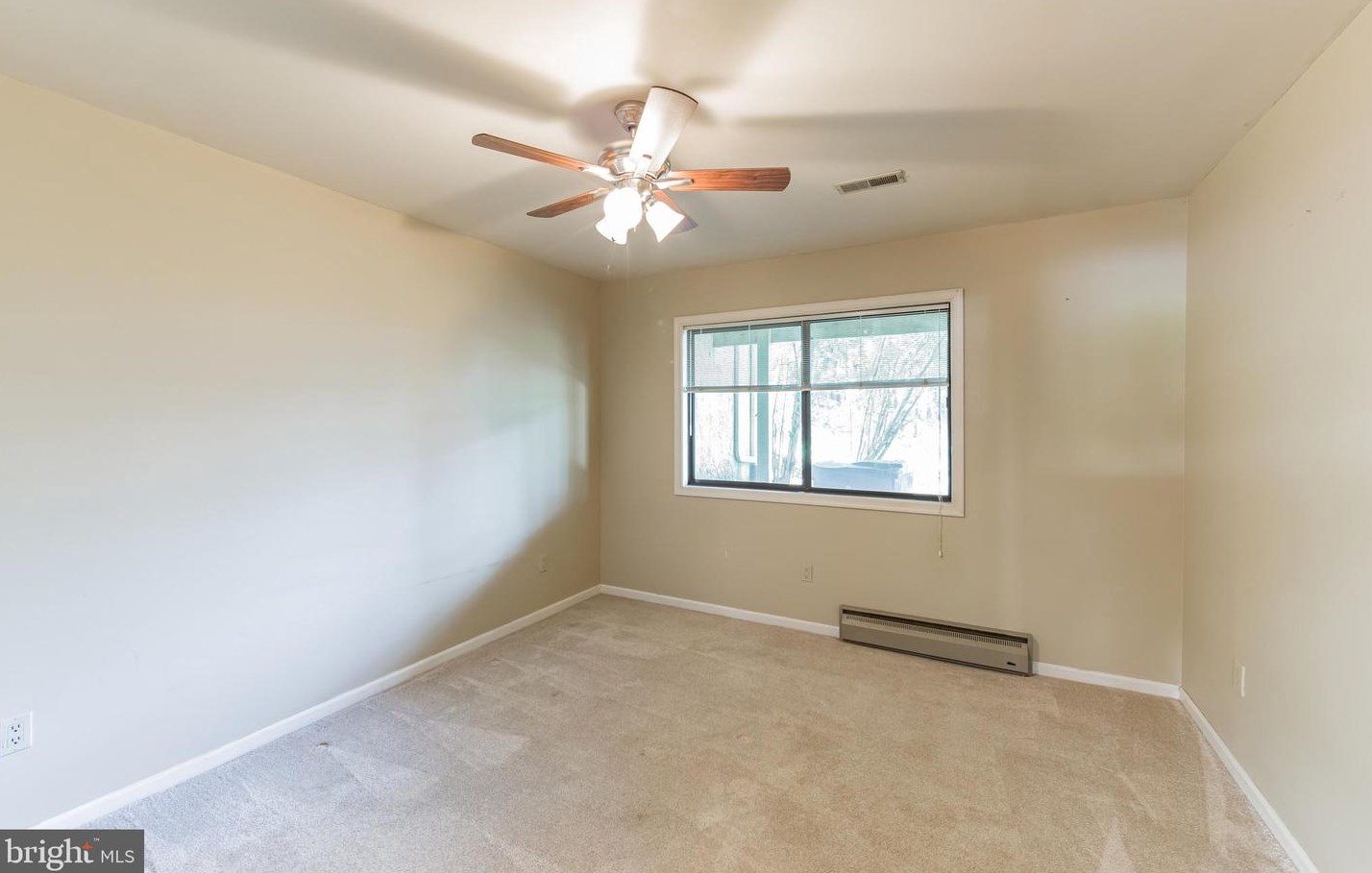 390 Lynetree Dr, West Chester PA 19380-1707 exterior