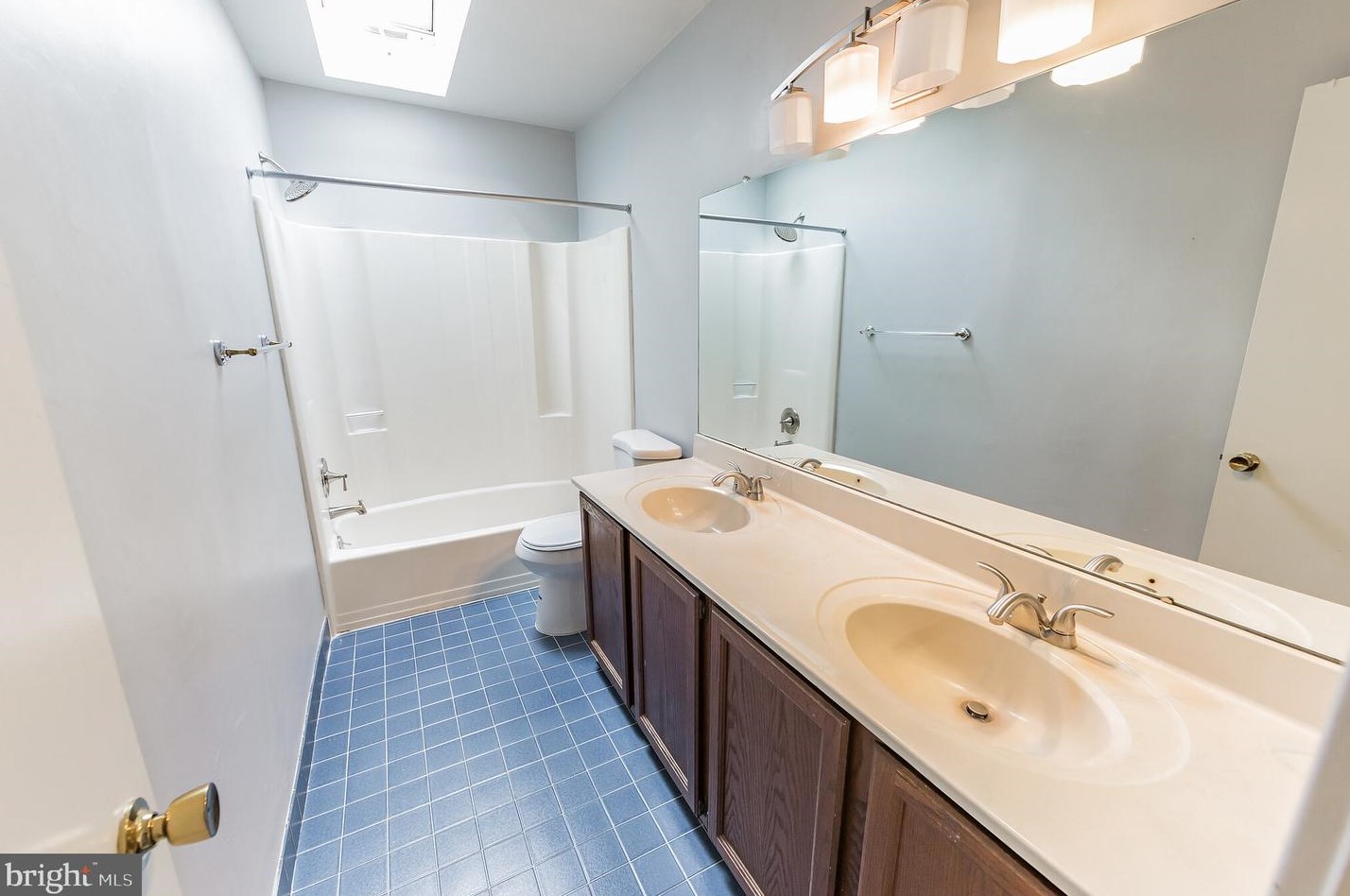 390 Lynetree Dr, West Chester PA 19380-1707 exterior