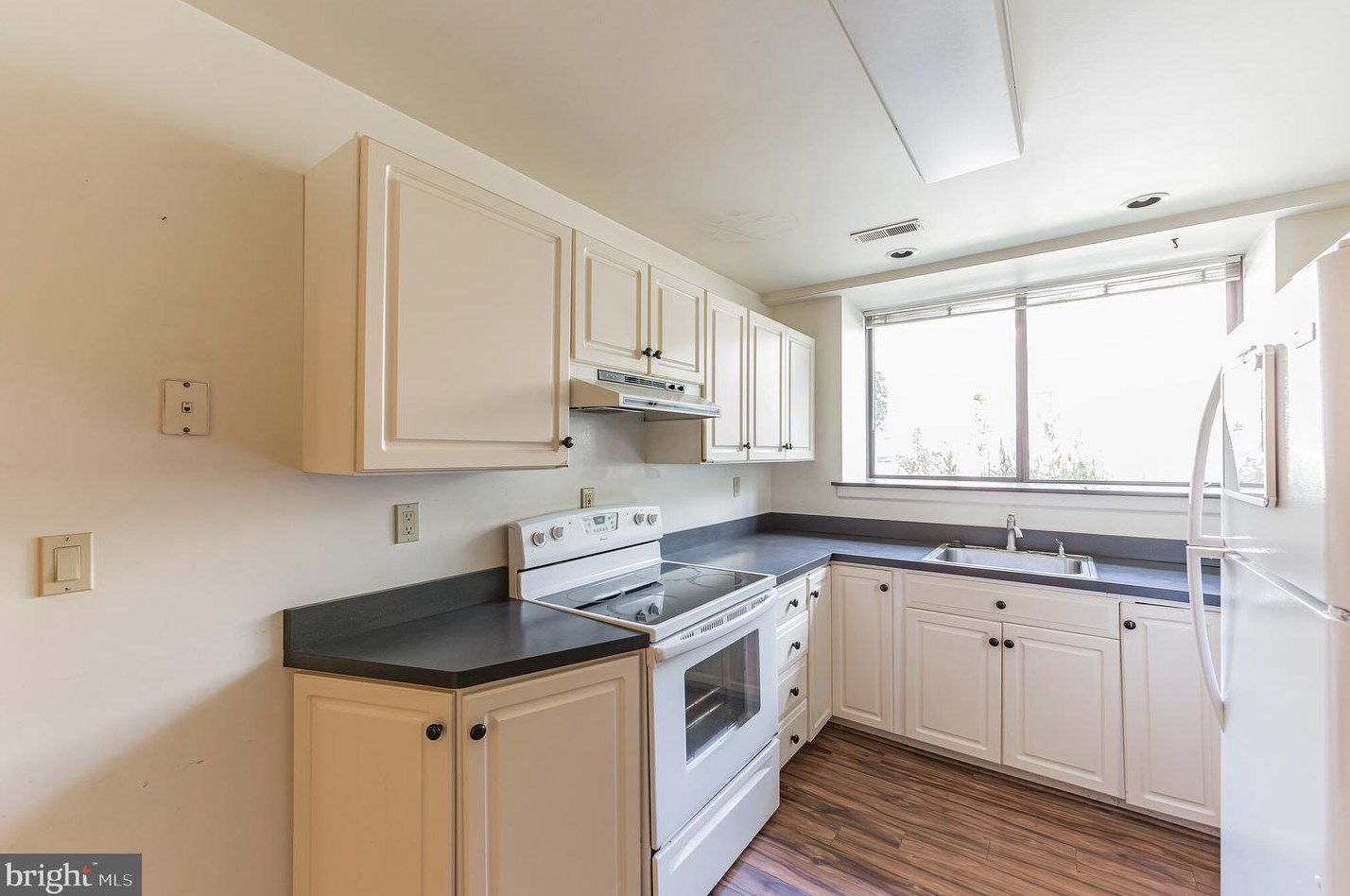 390 Lynetree Dr, West Chester PA 19380-1707 exterior