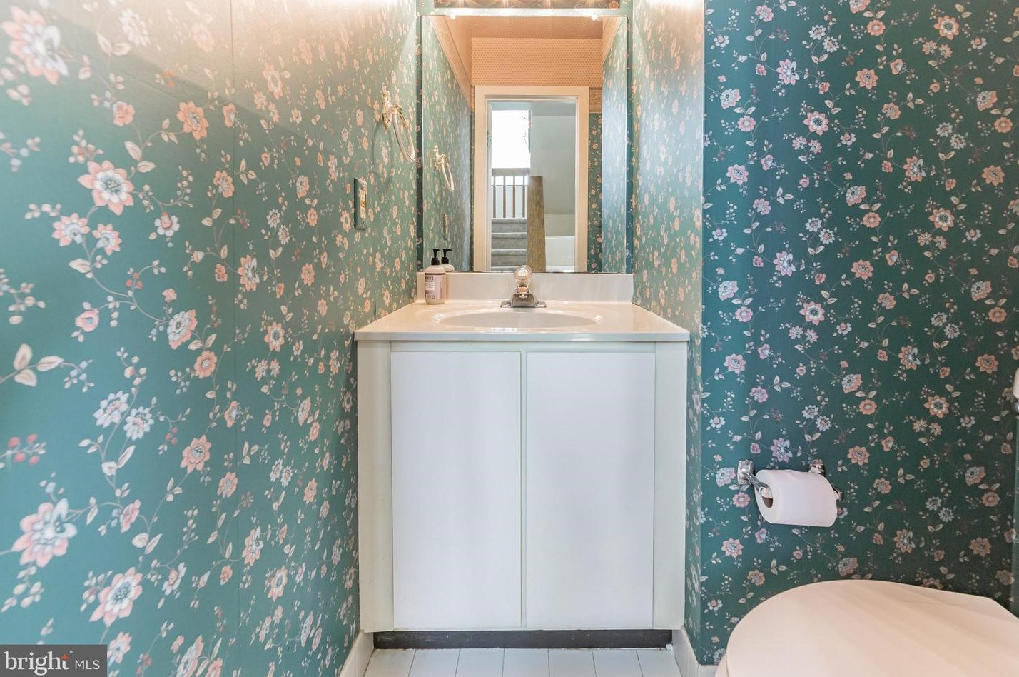 390 Lynetree Dr, West Chester PA 19380-1707 exterior