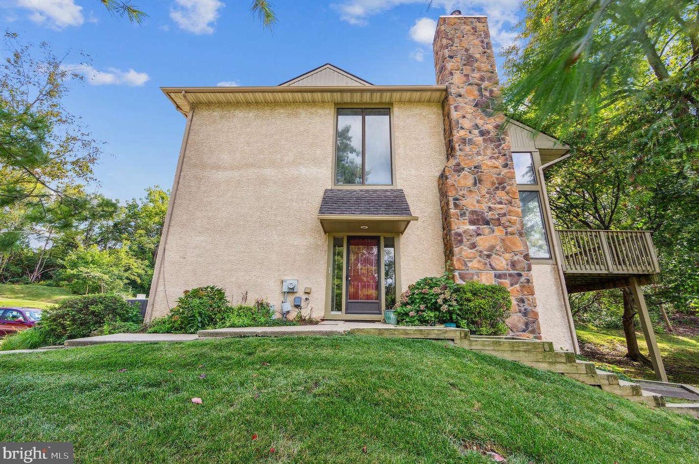 390 Lynetree Dr, West Chester PA 19380-1707 exterior