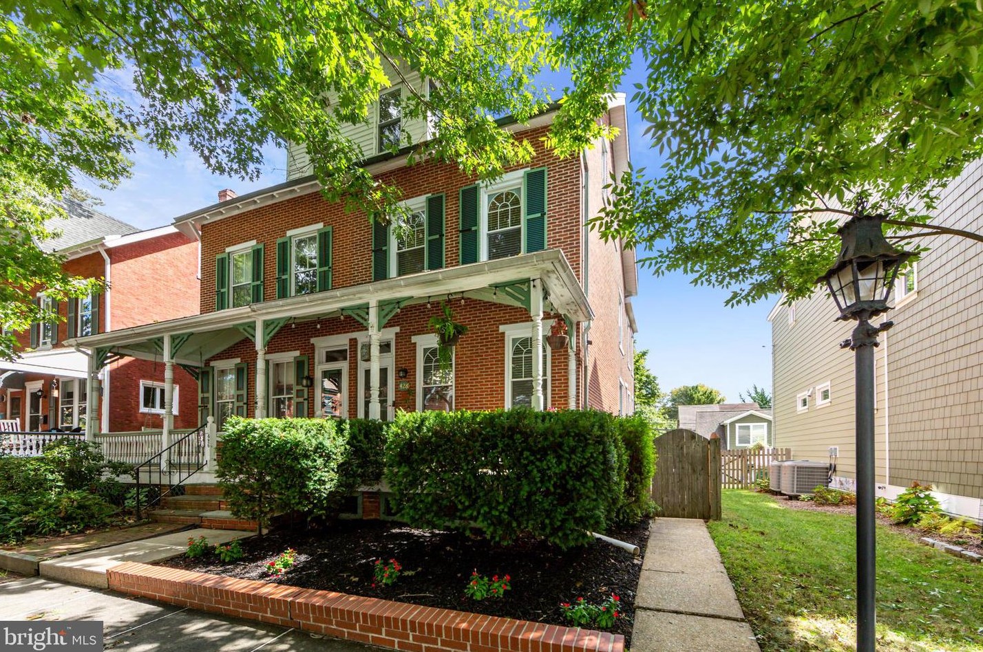 428 Dean St, West Chester, PA 19382-3323