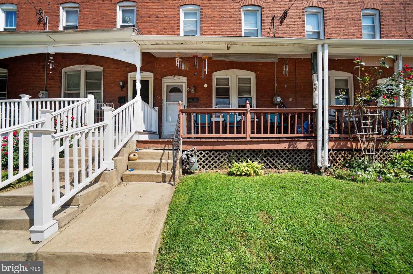 124 Green St, Downingtown, PA 19335