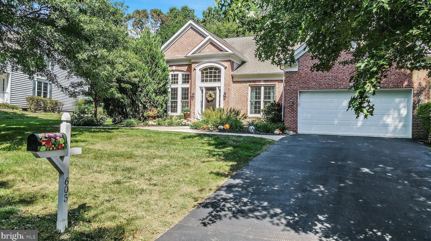 605 Martin Dr, Avondale, PA 19311-1316
