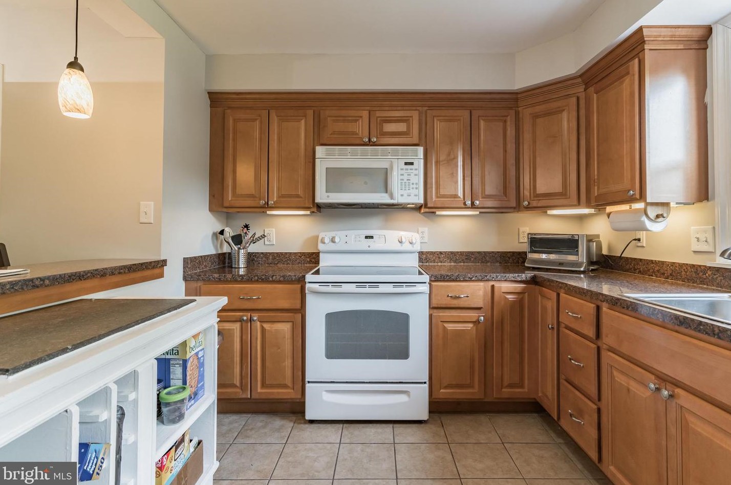 429 Broad St, Oxford PA 19363-1642 exterior