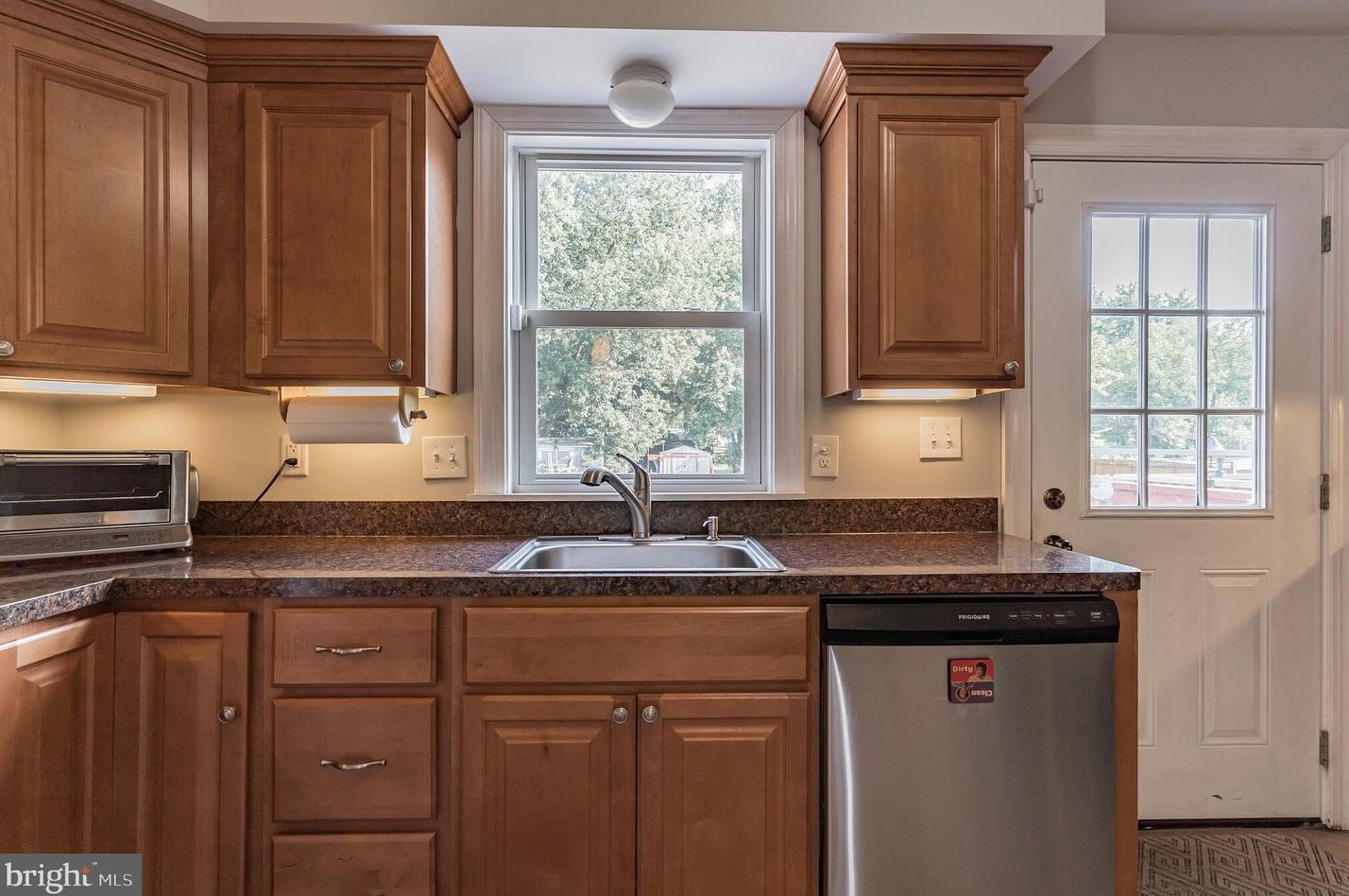 429 Broad St, Oxford PA 19363-1642 exterior