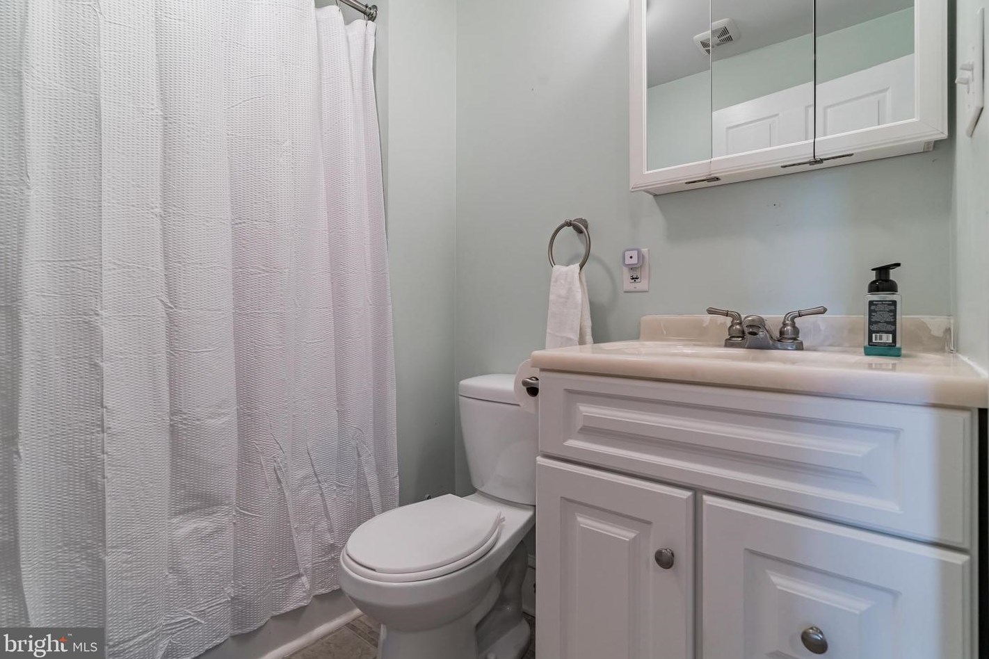 429 Broad St, Oxford PA 19363-1642 exterior