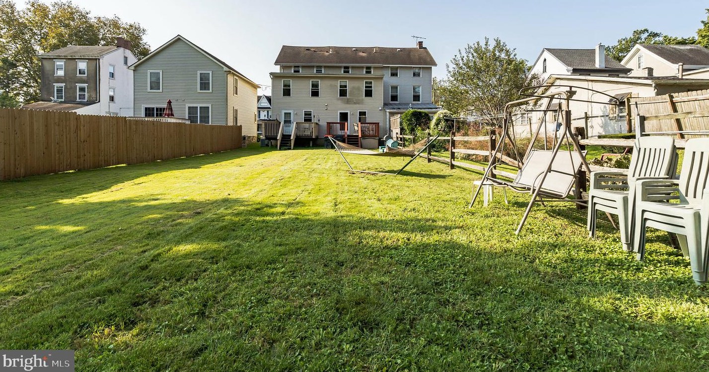 429 Broad St, Oxford PA 19363-1642 exterior