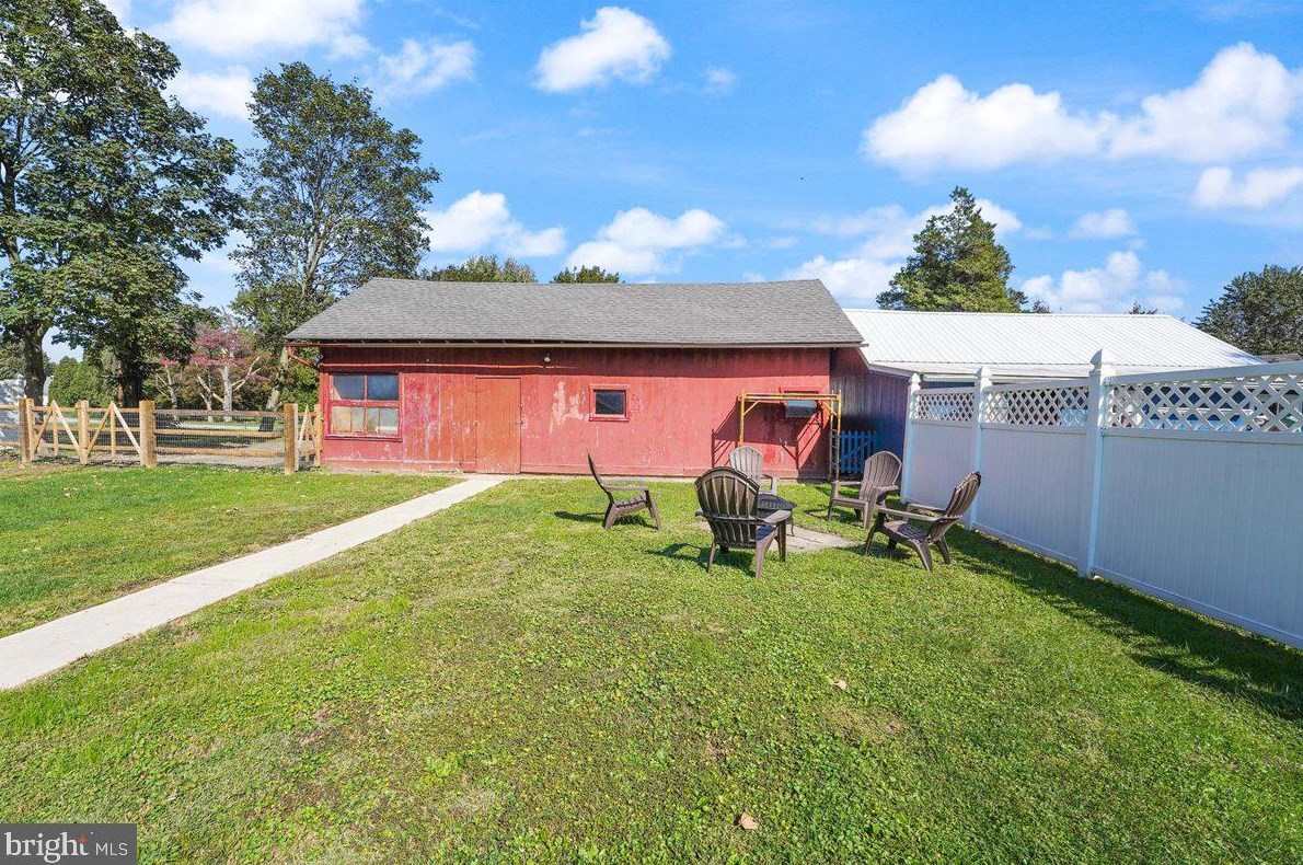 51 Pine St, Oxford PA  19363-1447 exterior