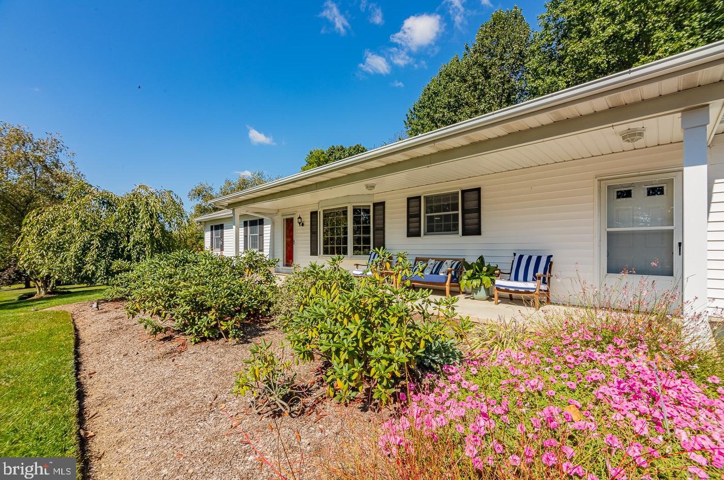 180 Black Horse Rd, Chester Springs, PA 19425-3524