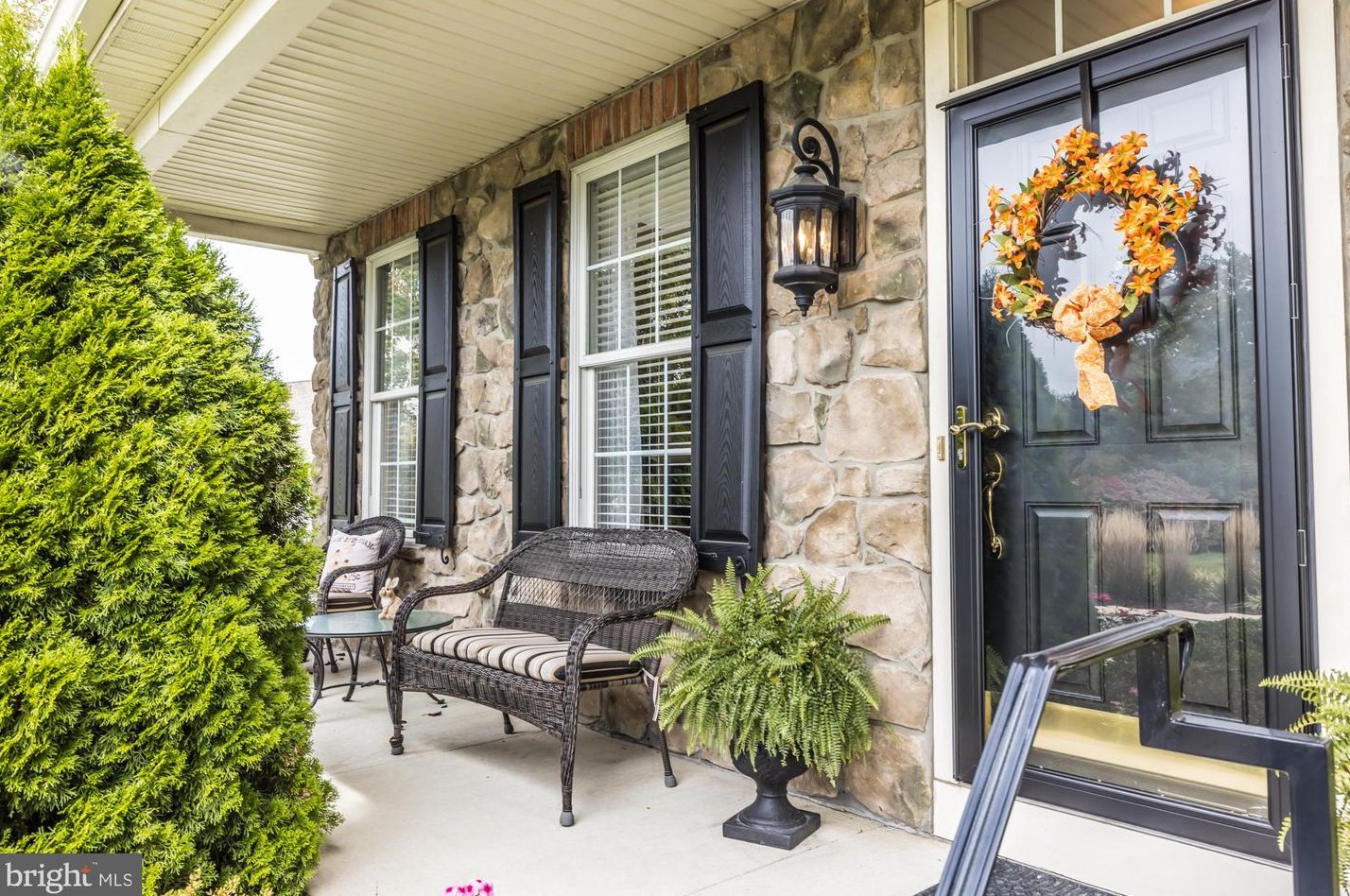 2 Henley Dr, Avondale, PA 19311-1451