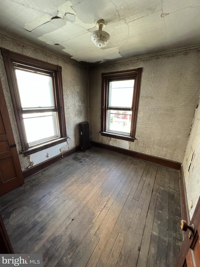 40 4 St, Oxford PA 19363-1604 exterior