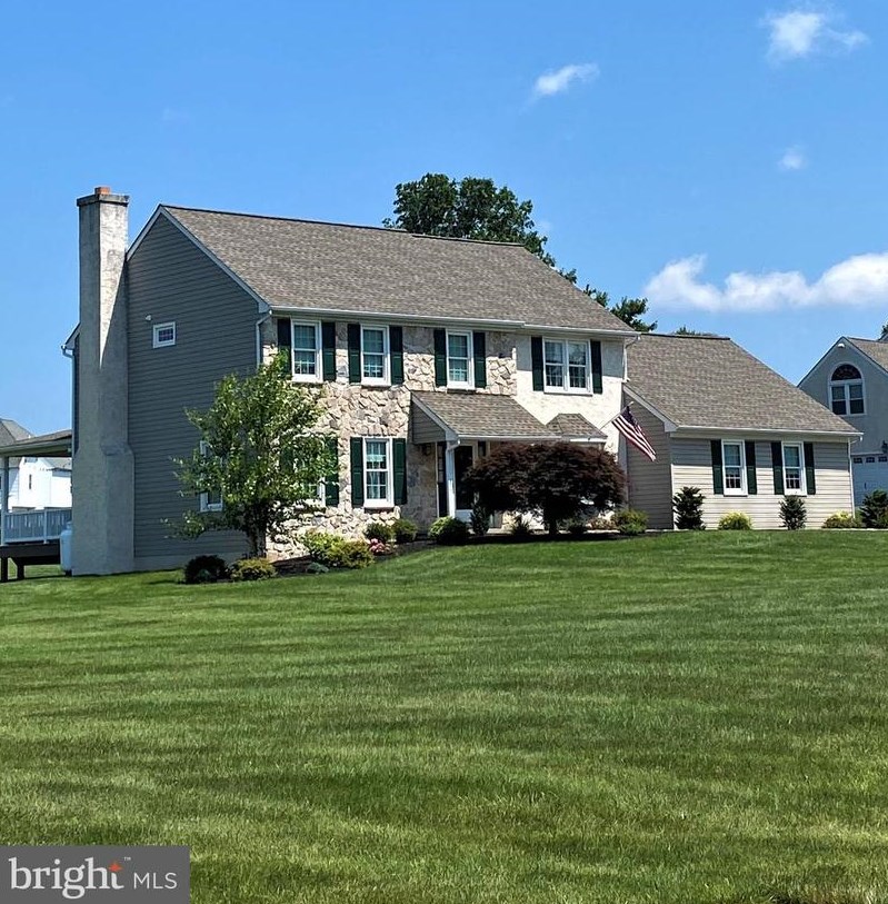 217 Vincent Dr, Honey Brook, PA 19344-9711