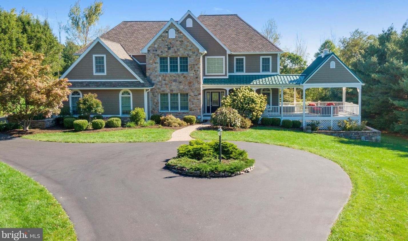 1 Houndstooth Ln, Chester Springs, PA 19425-3131