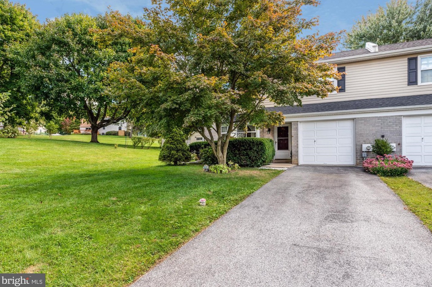 528 Merioneth Dr, Exton, PA 19341-1424