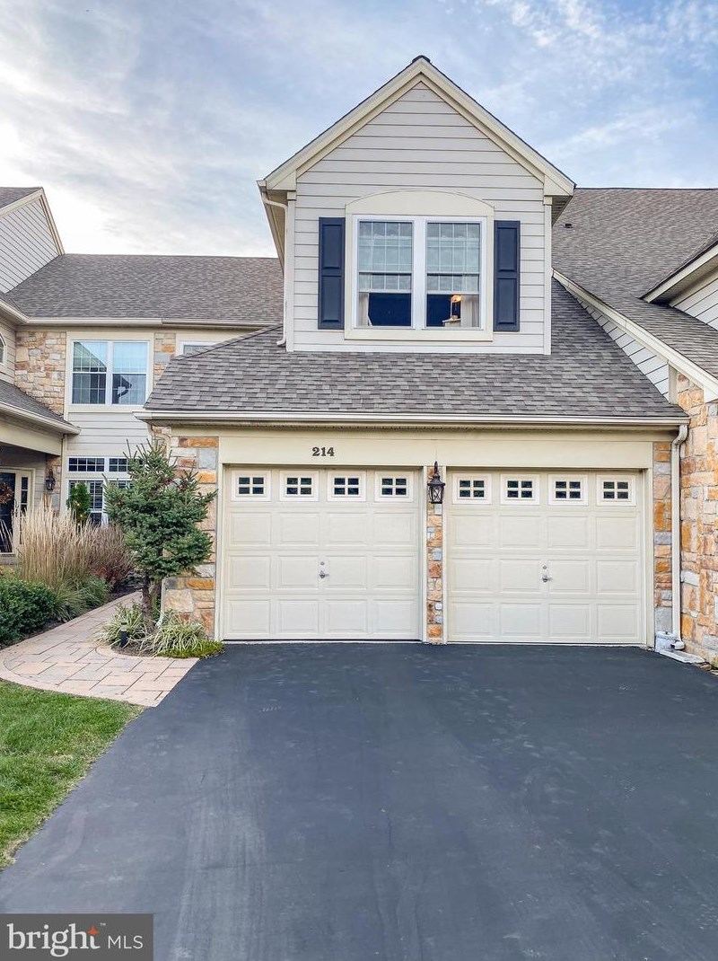 214 Greenbriar Dr, West Chester, PA 19382-6111
