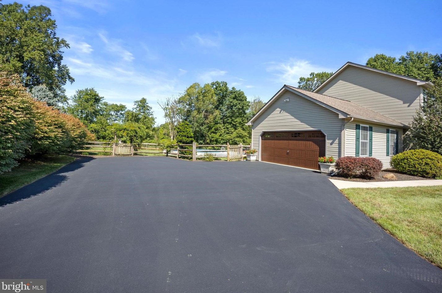 142 Davis Rd, Romansville, PA 19320-6144