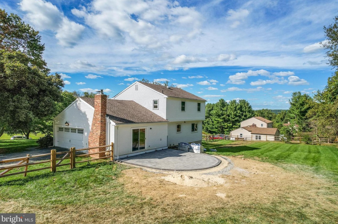 1511 Fox Run Dr, Romansville PA  19320-4725 exterior