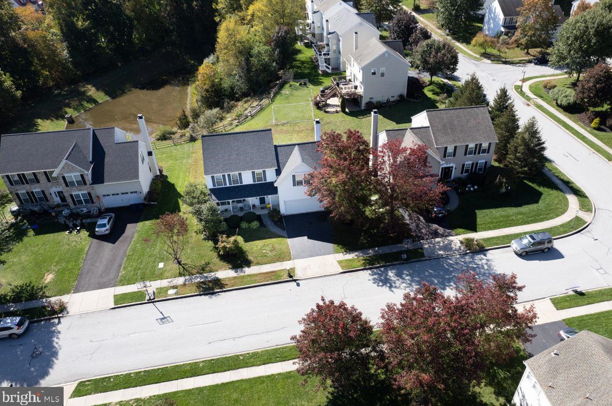 302 Woods Edge Ln, Downingtown, PA 19335