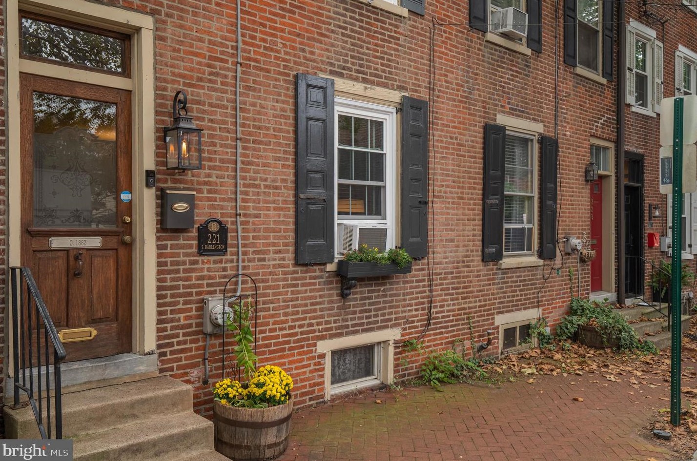221 Darlington St, West Chester, PA 19380-2526