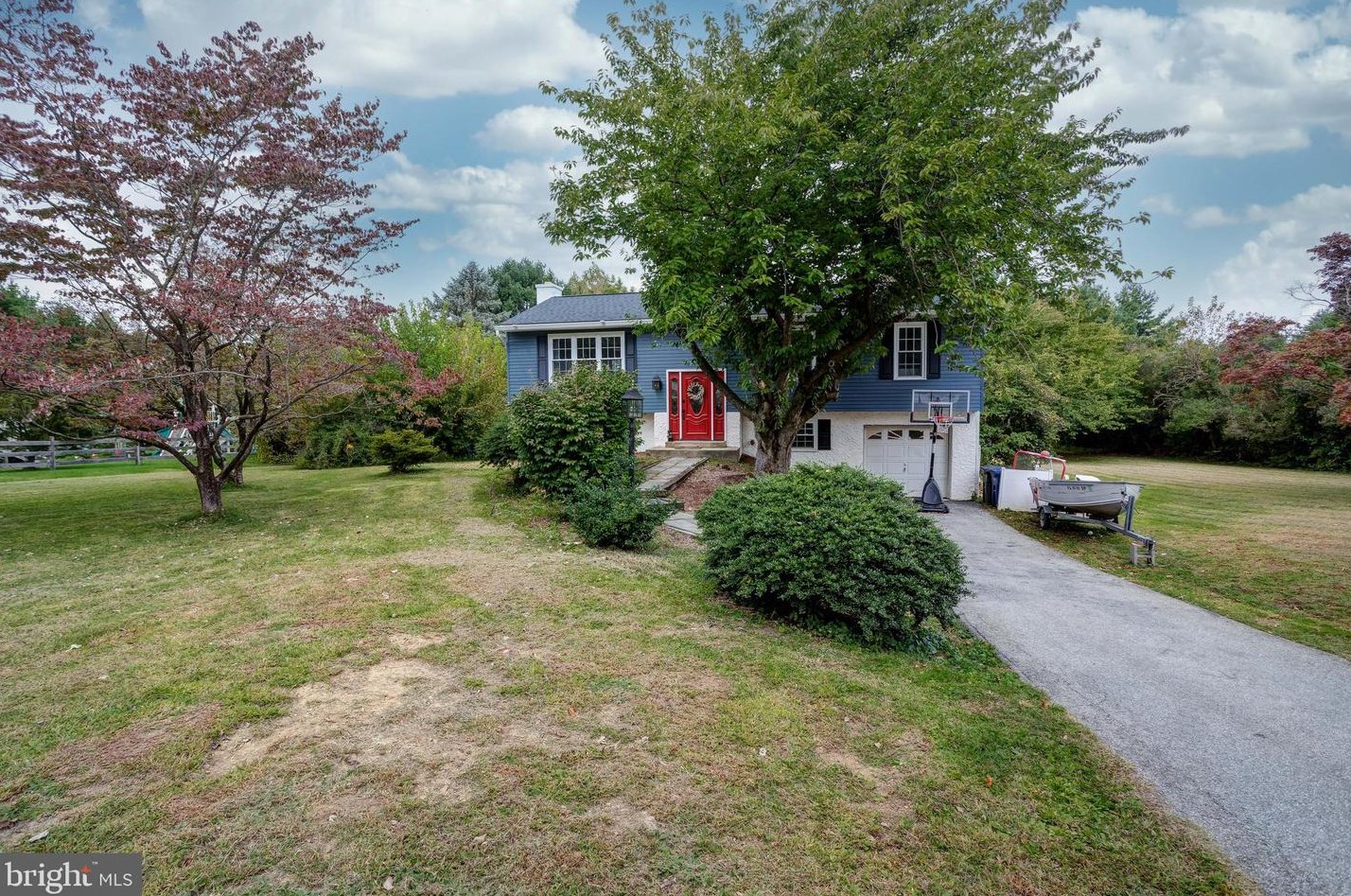 111 Clearview Dr, Downingtown, PA 19335