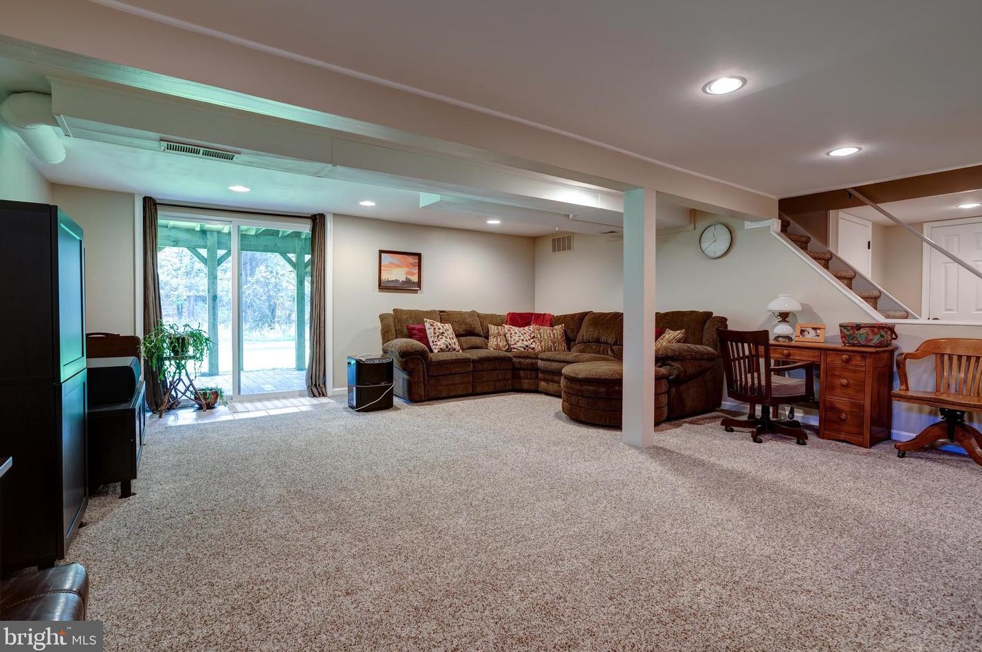 1119 Nobb Hl Dr, West Chester PA 19380-1844 exterior