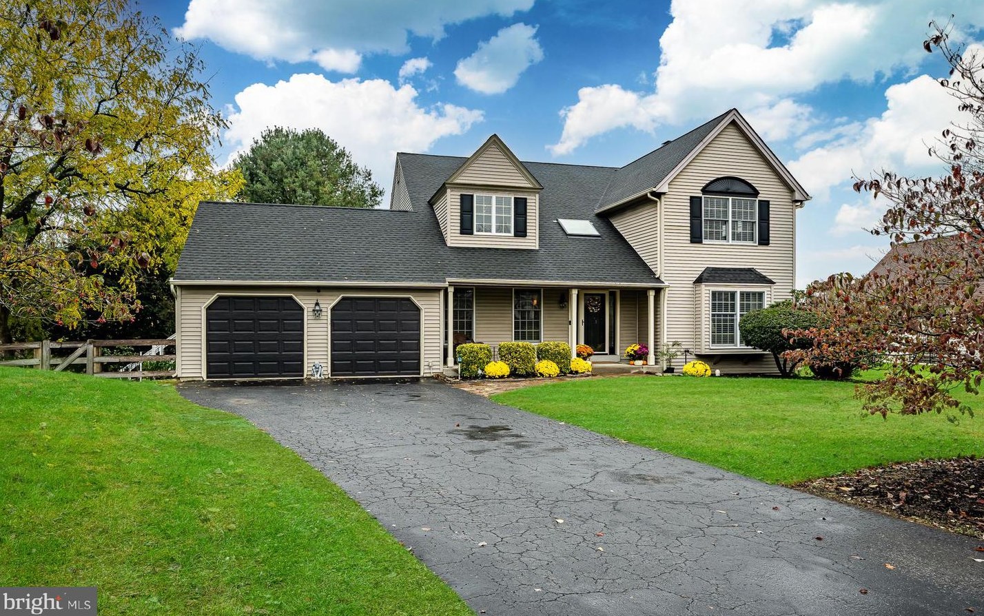 227 Stoughton Cir, Exton, PA 19341-1404