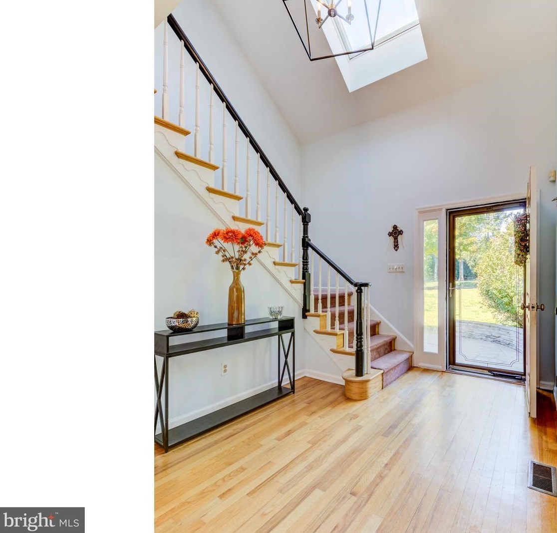 1074 Heartsease Dr, West Chester, PA 19382-8156