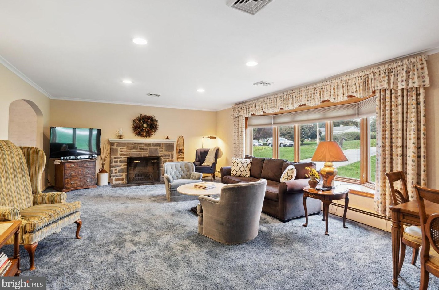 996 Penn Dr, West Chester, PA 19380-4341