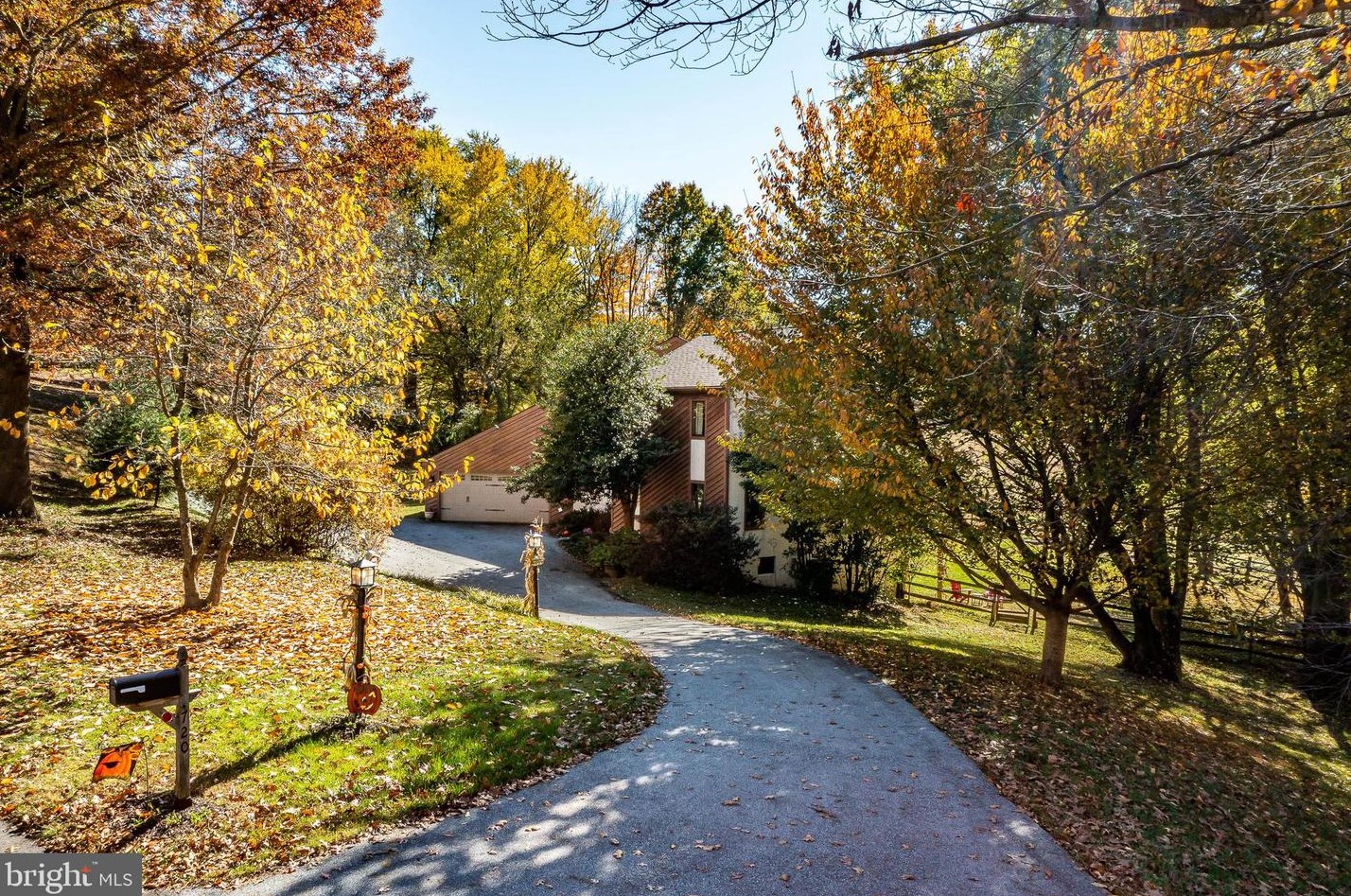 720 Isaac Taylor Dr, West Chester, PA 19382-7031