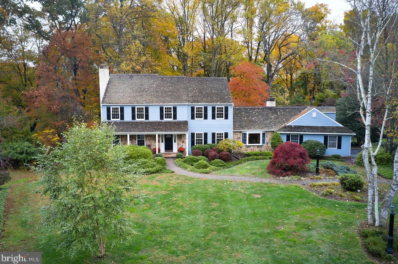 1087 Heartsease Dr, West Chester, PA 19382-8155