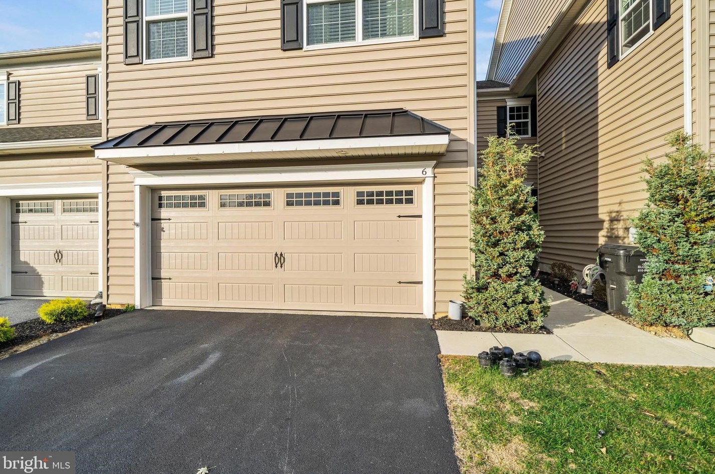 6 New Village Greene Dr, Honey Brook, PA 19344