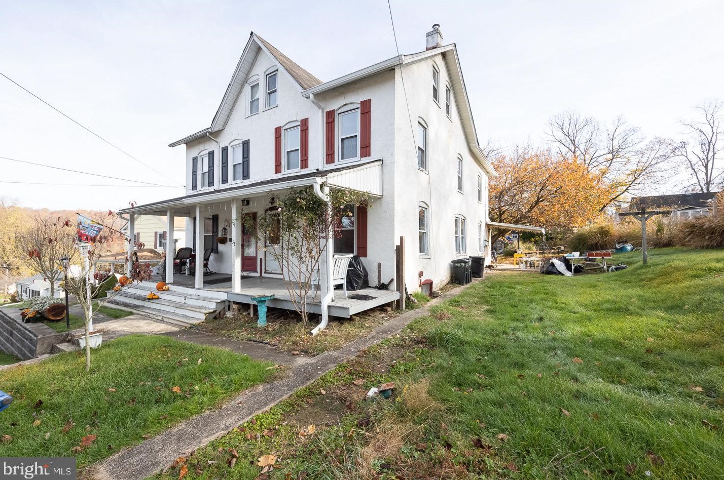 33 Ridge Ave, Romansville, PA 19320-2740